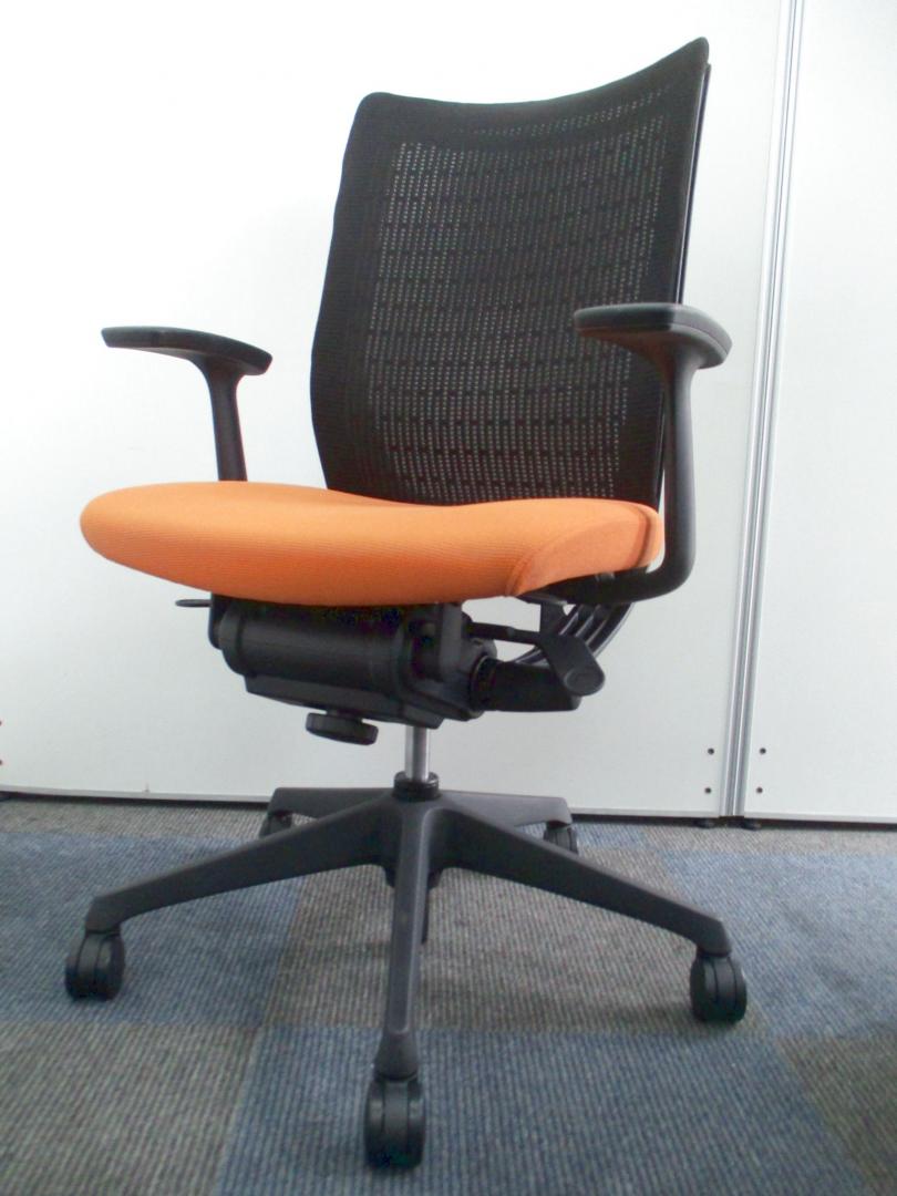 【特別価格!!通常￥15,000⇒￥￥12,000に!!】背もたれグリッド構造が人気の理由です!!【専門業者にてクリーニング済み!!】Nu
                        ヴィスコンテ
                                    中古
            