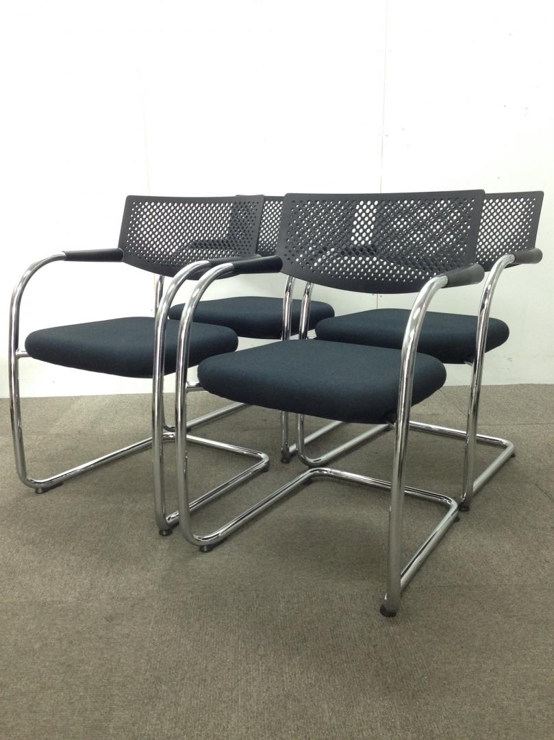 【vitra(ヴィトラ）製ミーテイングチェア】【黒色大量入荷】４脚セット
                        
                                    中古
            