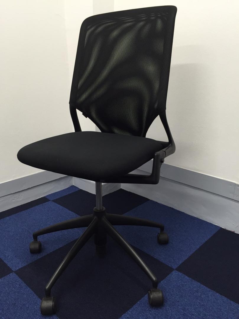 【KS】【松戸・柏店オープン！】【快適なワーキングポジションを得る事ができるチェア！！】【国内のグッドデザイン賞では金賞を受賞】
                        vitra
                                    中古
            