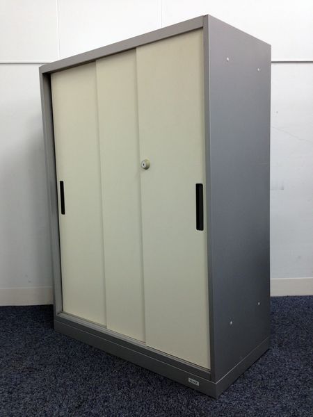 【3台入荷】ホワイト×シルバーの流行色3枚引違書庫！！
                        ヴィラージュ
                                    中古
            