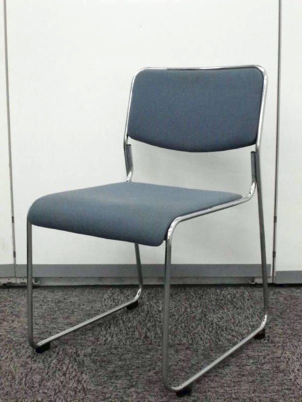 【限定2脚】落ち着いた色でどんな場所でも大活躍なスタッキングチェアです
                        
                                    中古
            