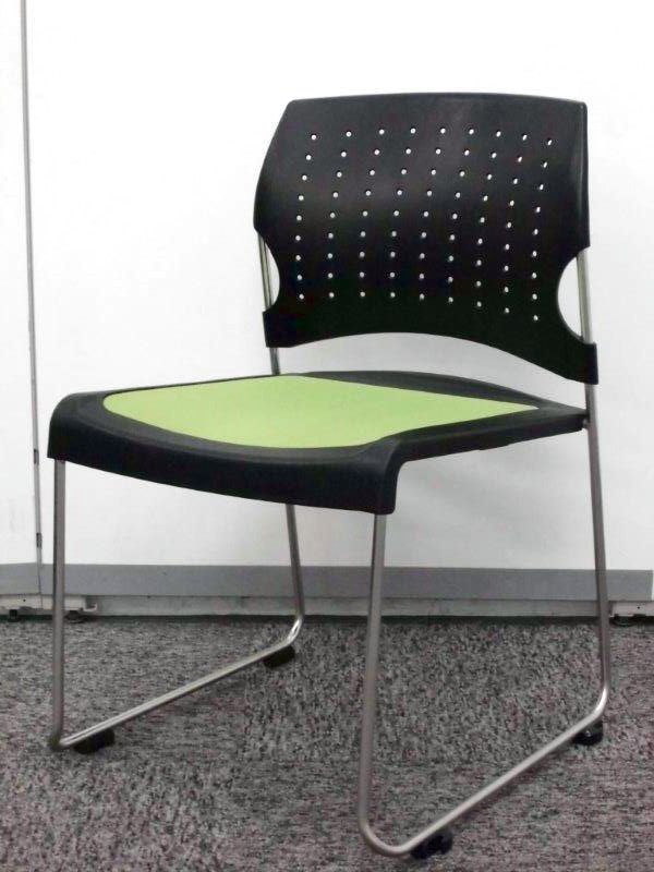 コクヨ製スタッキングチェア　プレド　インパクトカラーのグリーン×ブラック
                        プレド
                                    中古
            