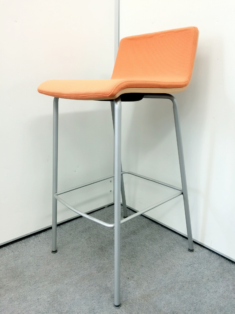 【オカムラ製カウンターチェア】■珍しいチェアが入荷　■飲食店での使用におすすめ　■きれいなオレンジ色
                        
                                    中古
            