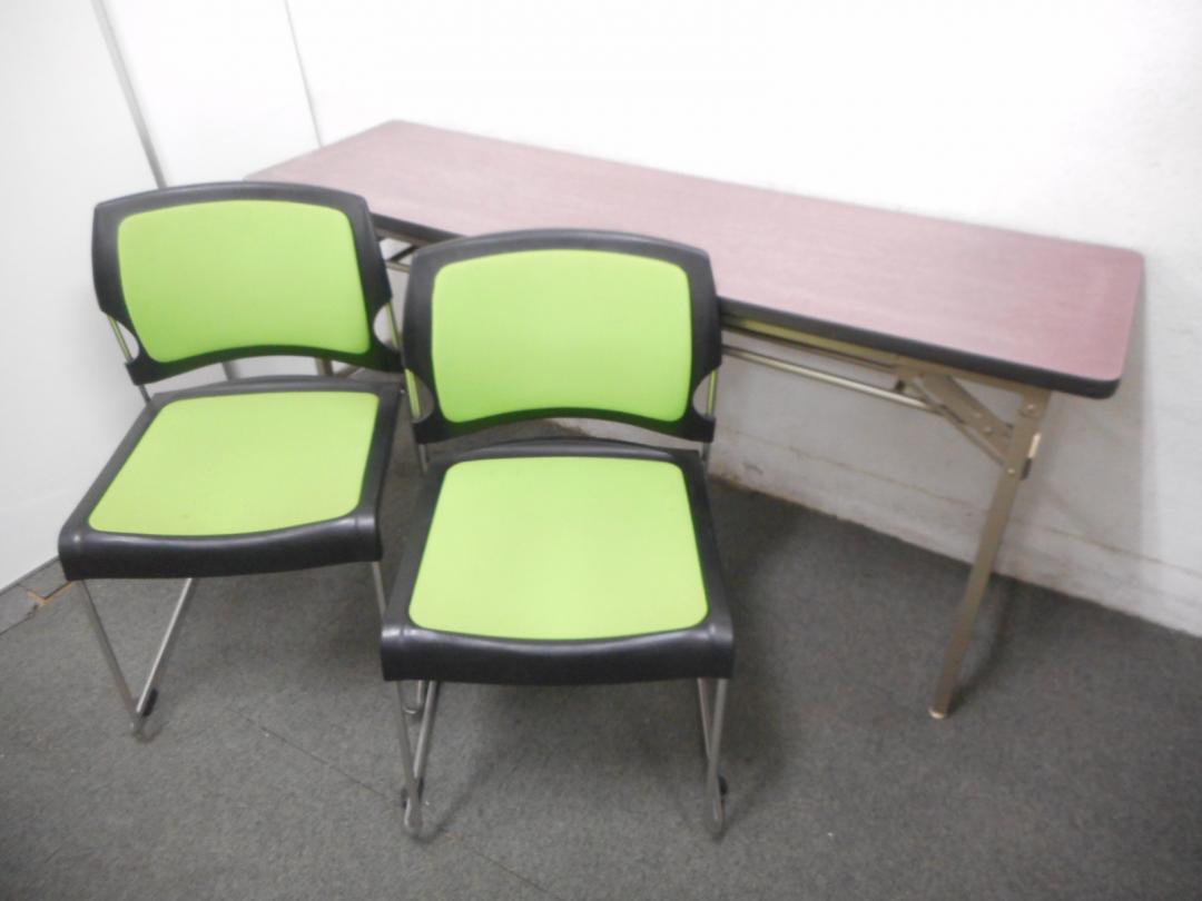 ★早いもの勝ち★【セット商品登場！】ミーティングテーブル【W1500mm】＋2脚セット【軽くて丈夫なコクヨ製のスタッキングチェア】緑と黒のカラーリングが映える
                        
                                    中古
            
