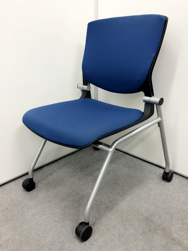 【あの人気チェアが大量入荷】■オカムラ製　■グラータ　■落ち着いたブルー色　■ネスティングタイプ
                        グラータ
                                    中古
            