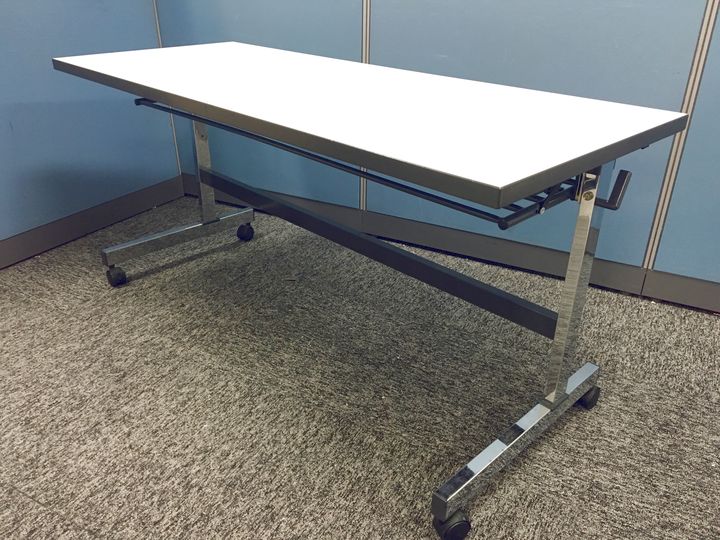 【9台揃います】コクヨ製スタックテーブル|W1500サイズ

                        
                                    中古
            