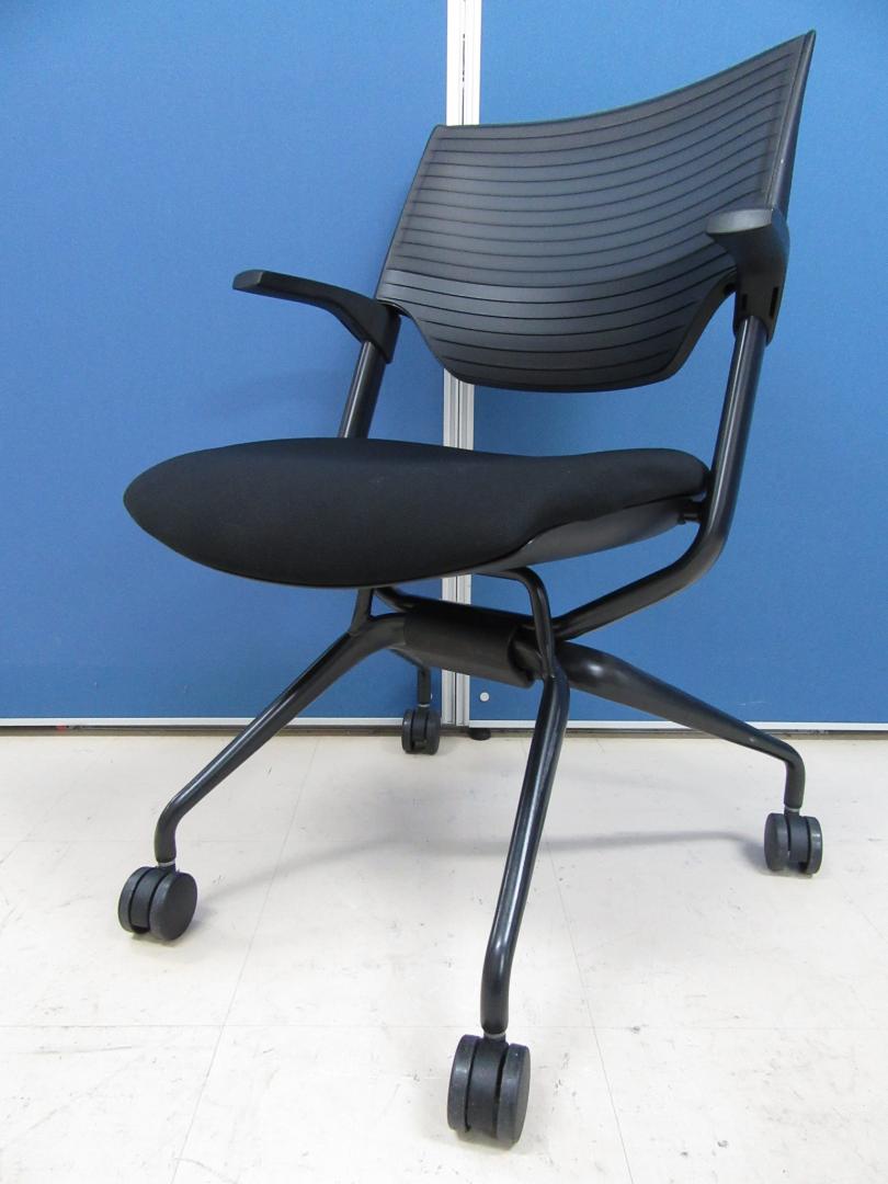 [4脚入荷!!]レクシブチェア しなやかな素材を生かしたフィット感のよさ!!会議・ミーティング用におすすめです!![エラストマーバック][ネスタブル]
                        レクシブ
                                    中古
            