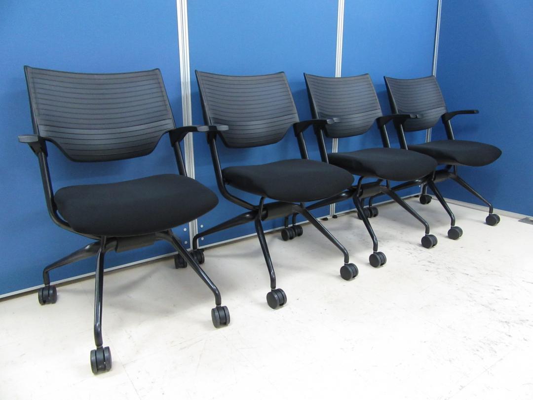 [お洒落さMAX!!]イトーキ(ITOKI)レクシブチェア 軽快感と高級感を兼ね備えたミーティングチェア!!しなやかな素材を生かしたフィット感のよさも◎!![エラストマーバック][ネスタブル]
                        
                                    中古
            