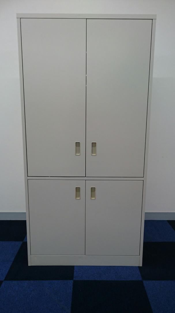 【KS】スチール製キッチンキャビネット、コンセント付！　状態良好、この価格！
                        スチール製キッチンキャビネット
                                    中古
            