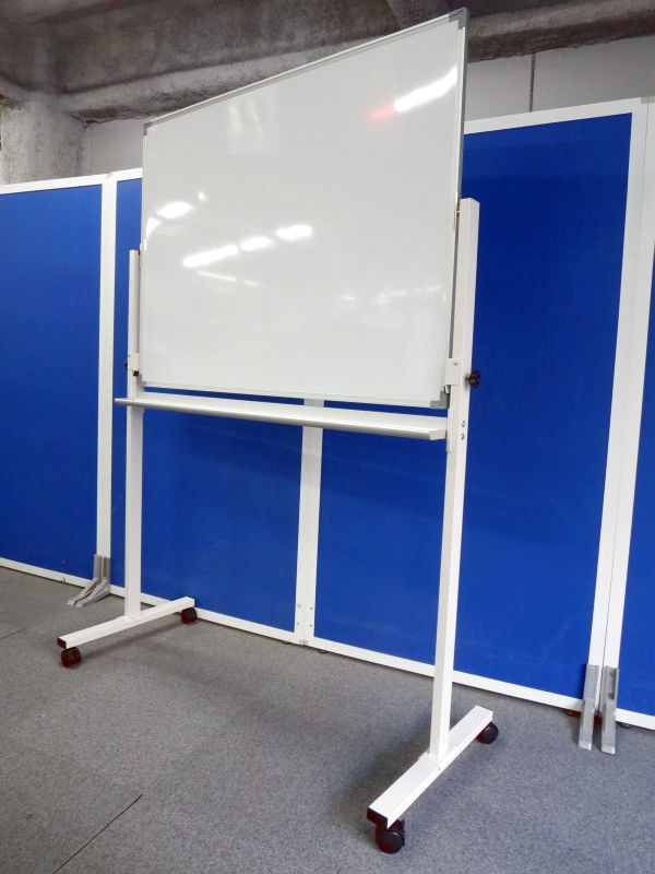 ■脚付ホワイトボード　両面タイプ【幅1200mm】■キャスター付でスムーズに動かせる！
                        オフィスボード
                                    新古品
            
