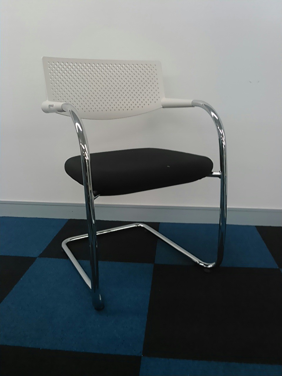 【KS】VISAVI(ビザビチェア）　Vitra社のデザイナーズ商品！
                        
                                    中古
            