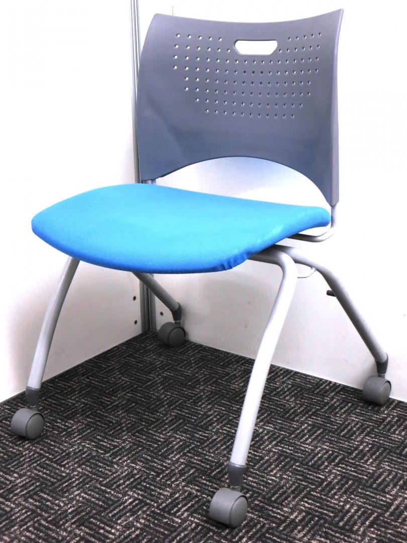 【４脚あります！】さわやかブルーがまぶしい！■軽くて移動もしやすい■収納も楽チン
                        
                                    中古
            