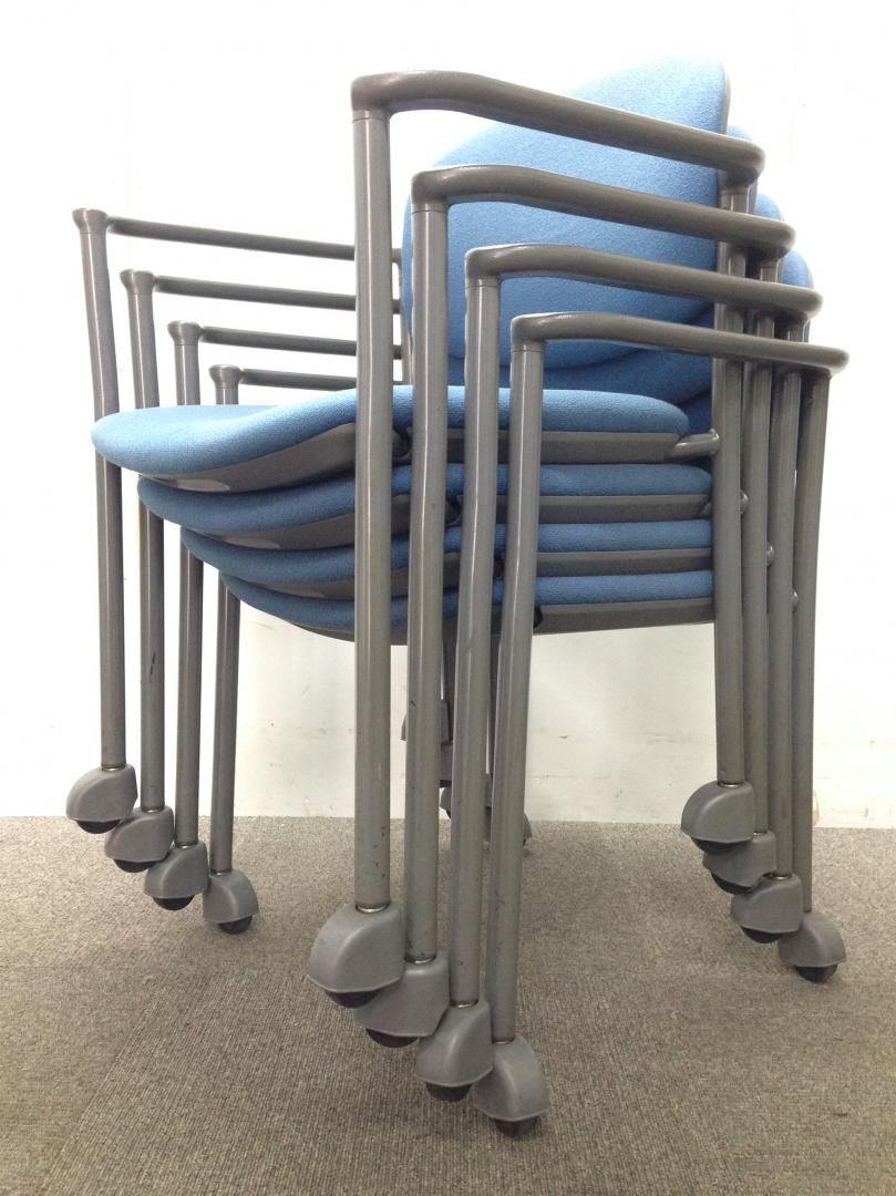 【内田洋行製スタッキングチェア】【4脚販売致します】
                        
                                    中古
            