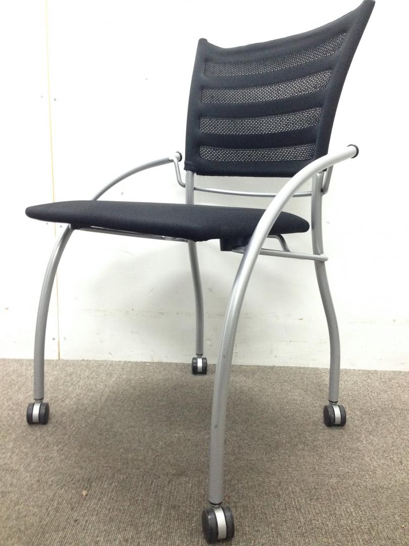 【イトーキ製スタッキングチェア】【1脚販売致します】
                        
                                    中古
            