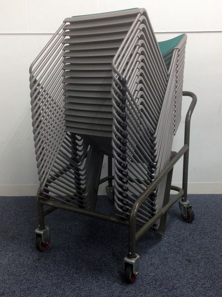 【1セット限定】チェアポーター付きのお得スタッキングチェア18脚セット商品！！
                        
                                    中古
            