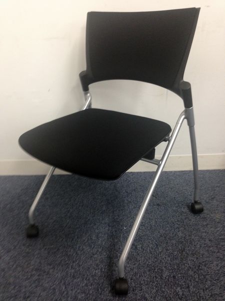 【2脚入荷】定番ネスティングチェア、良好品入荷！！
                        マノス
                                    中古
            