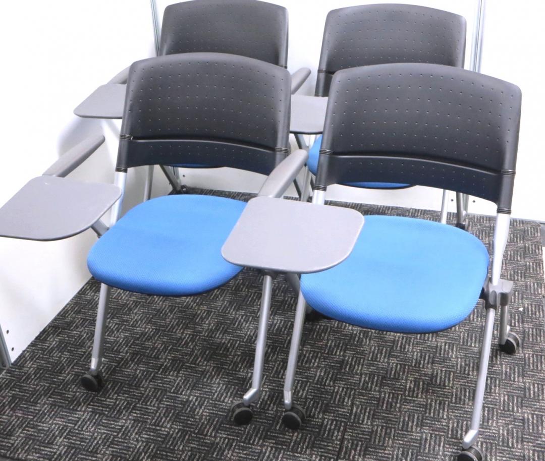 【レア商品がセットでお得！】■小さなテーブルが意外と便利■収納もできる■会議・打ち合わせ時の必需品
                        リータ
                                    中古
            