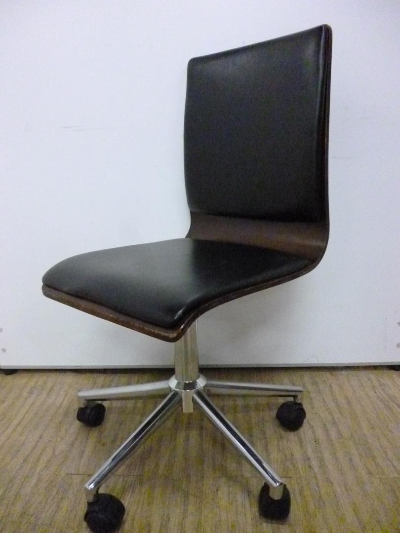 どんなオフィスにも合うブラックのミーティングチェア入荷いたしました！
                        
                                    中古
            