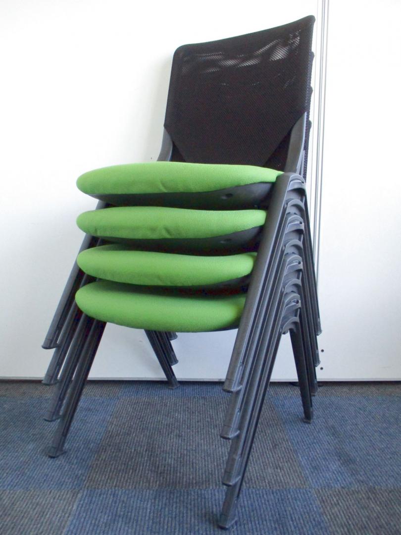 【お得な４脚セットのご案内です!!】背もたれメッシュ地で通気性も抜群です!!【座面にへたりある為、お安く!!】Nu
                        カイノス
                                    中古
            