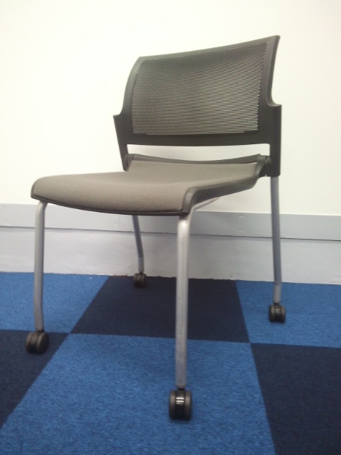 【KS】【松戸・柏店オープン！】会議用チェア　ネスティング＆スタッキング機能付き【これは便利な会議チェア！】
                        FM-310N
                                    中古
            