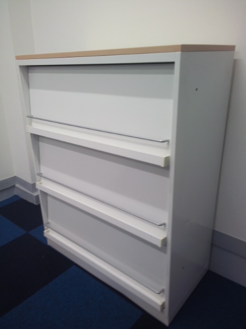 【KS】エディア　雑誌架　ナチュラル天板つき
                        エディア
                                    中古
            