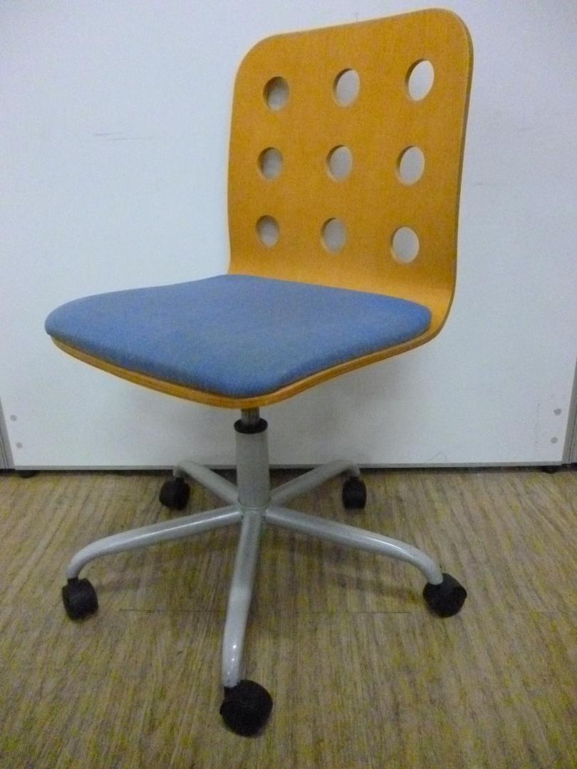 オフィスや会議室にオススメのミーティングチェア入荷いたしました！
                        
                                    中古
            