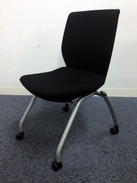 【残り1脚にて、特別価格】定価67,900円の商品が、この価格！｜キャスター付｜
                        スタイラ
                                    中古
            