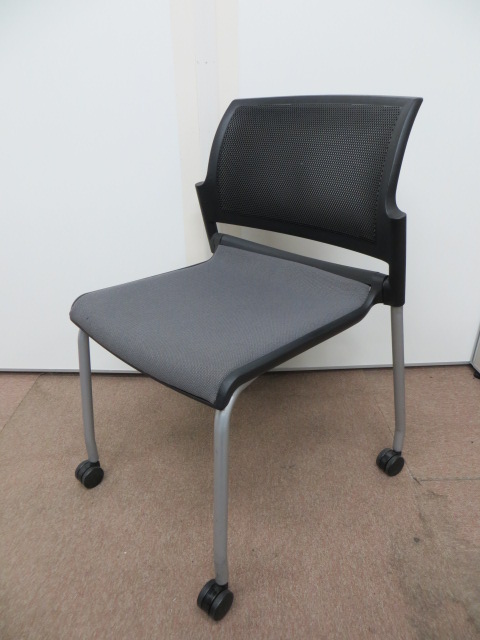【ウチダ製のネスティングチェア】グレーカラー【オフィス中古家具】
                        
                                    中古
            