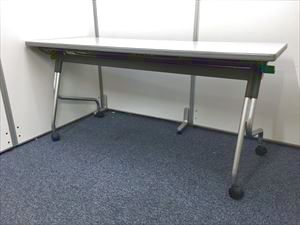 【残り1台のみ】会議用サイドスタックテーブル　幅１８００　奥行600　広々タイプ
                        
                                    中古
            