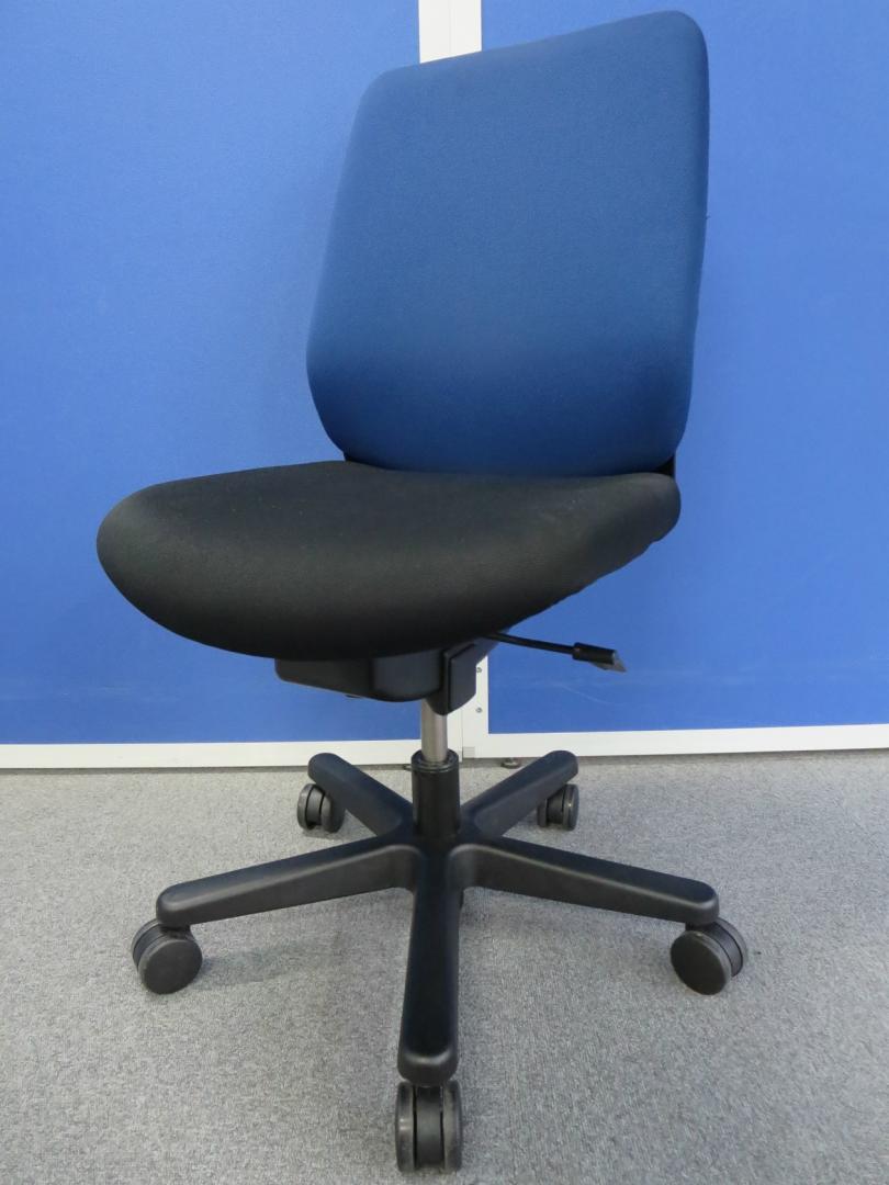 【これを選べば間違いなし！】■トルテチェア【ITOKIブランド】　■ブルー・肘無【シンプルＯＡチェアの王道！】
                        トルテ
                                    中古
            