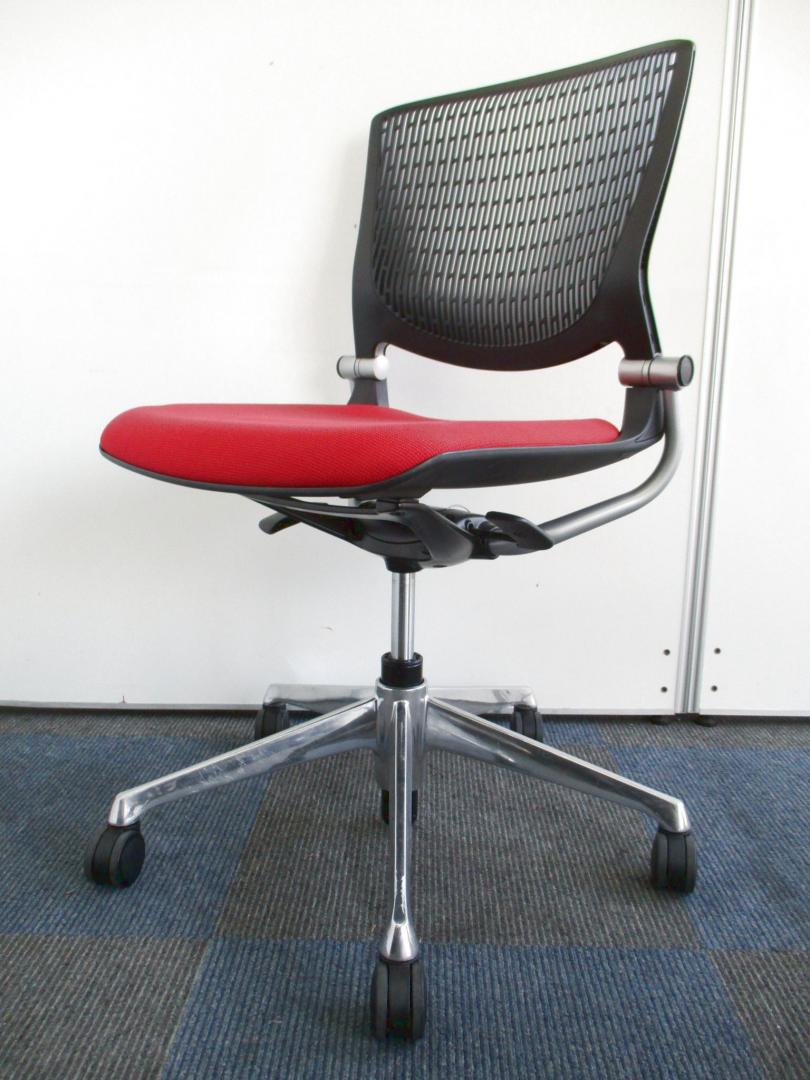 【上下昇降機能付きです!!】抜群の人気を誇る『グラータチェア』!!【厚めのクッションが人気です!!】Nu
                        グラータ
                                    中古
            