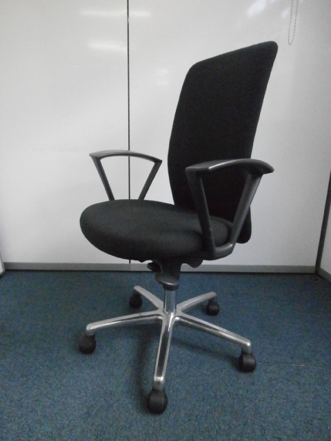 【おすすめ品！５脚限定入荷！！！役員用にも良いですよ！！】
                        ブロス
                                    中古
            