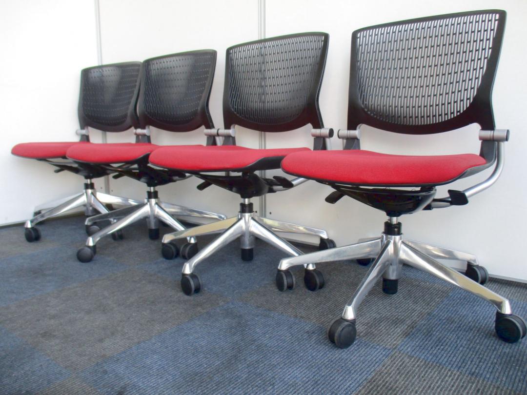 【お得な４脚セットのご案内です!!】抜群の人気を誇る『グラータチェア』!!【上下昇降機能付きです!!】Nu
                        グラータ
                                    中古
            