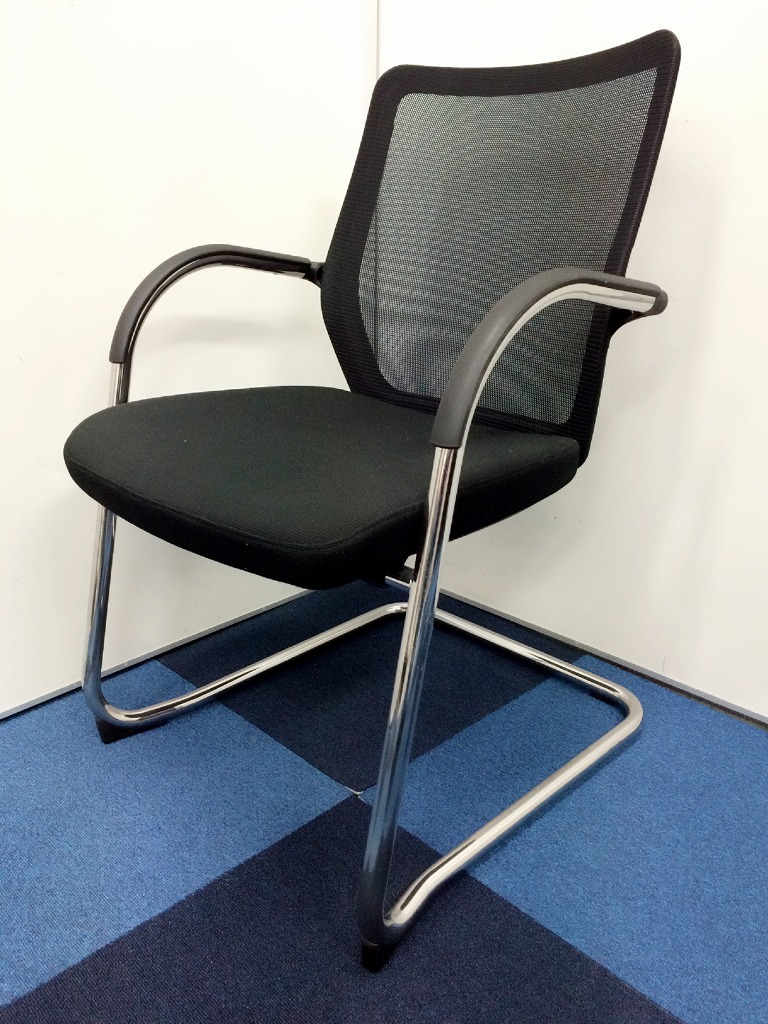 【状態良好のミーティングチェアが10脚入荷しました】■オカムラ　■背面メッシュ　■ミーティングチェアですが重ねられます
                        
                                    中古
            