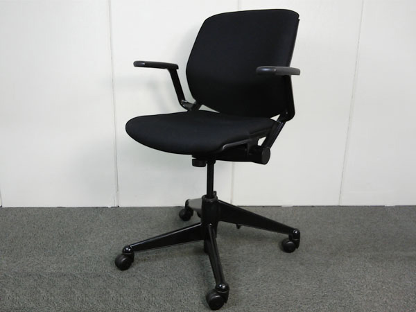 【KS】【キャスター付き】vecta/ヴェクタ　カートチェア　スチールケース
                        vecta/ヴェクタ
                                    中古
            