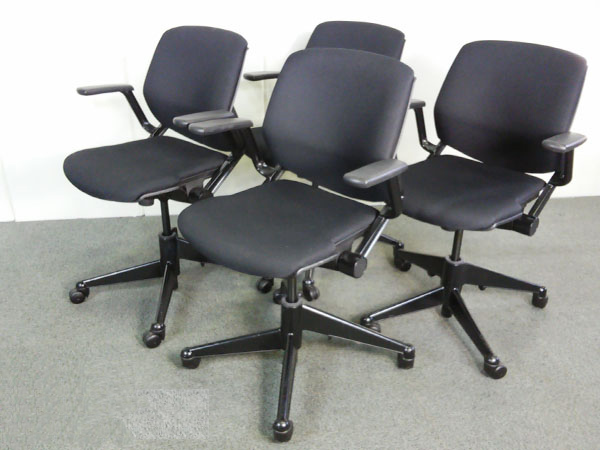 【KS】【松戸・柏店オープン！】【4脚セットでお買い得】ハイクラスミーティングチェア　通常のオフィスチェアとしても使用可能！ 【カートチェア】
                         vecta/ヴェクタ 
                                    中古
            