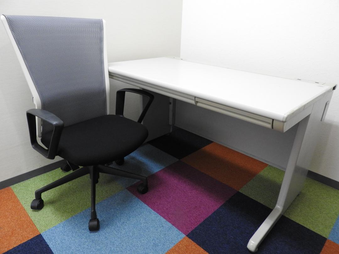 【6,000-割引】セット価格で賢くお買い物■デスクとチェアのセット【RP】
                        デスク：オカムラ製/SD-e　チェア：ウチダ製/アクトディアチェア
                                    中古
            