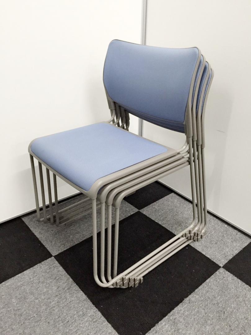 【1セット限り】動かすのがおっくうにならない軽いスタックチェア！4脚セットで価格も下げさせて頂きました！【ループ脚】【会議用チェア】
                        
                                    中古
            