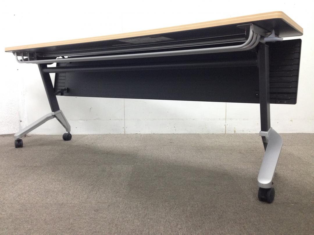 【コクヨ製サイドスタックテーブル】【木目でおしゃれな商品】
                        
                                    中古
            