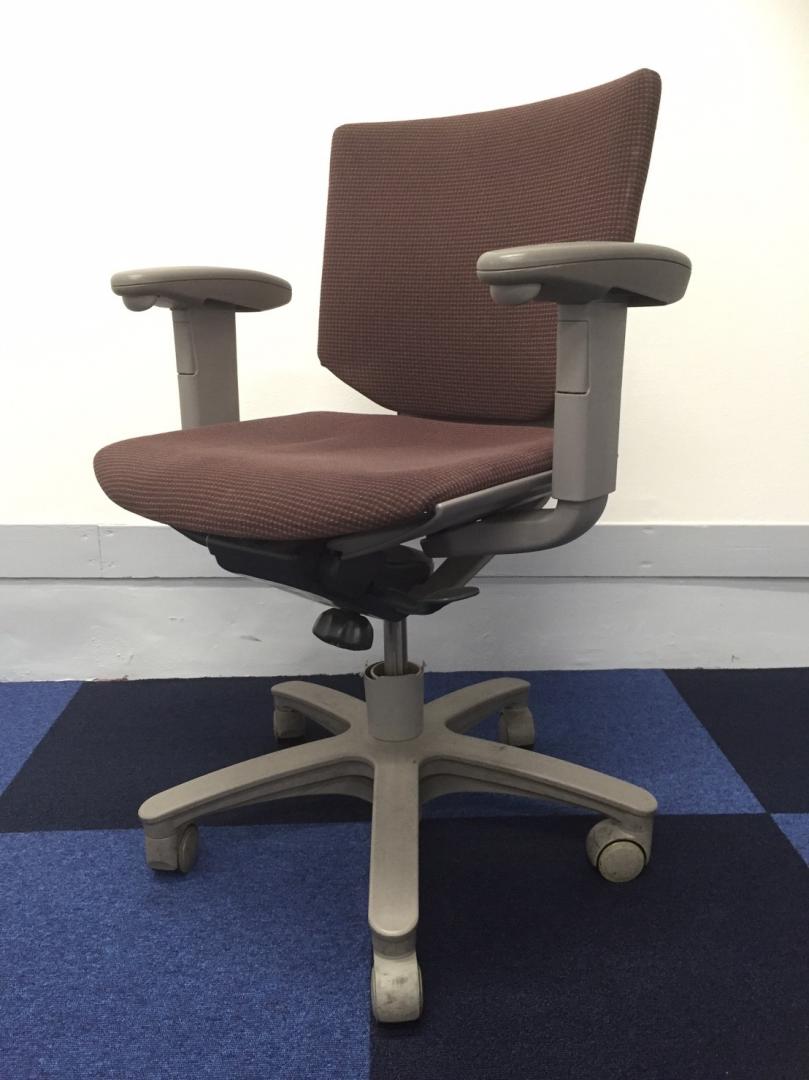 【KS】【松戸・柏店オープン！】【10脚以上揃います！】オフィスチェア　肘付　落ち着いたブラウンカラーでお勧め！
                        トリノ
                                    中古
            