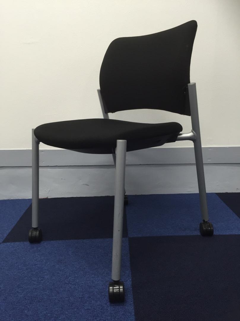 【KS】【松戸・柏店オープン】シンプル　ミーティングチェア　キャスター付き【2014年製造】
                        プロッティ
                                    中古
            