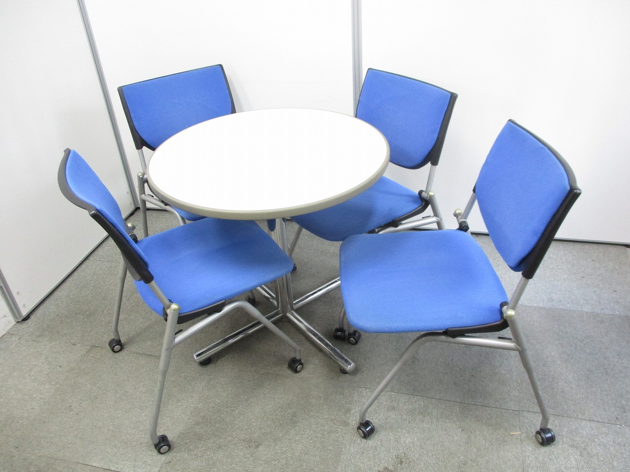 【テーブルチェアセット！】リフレッシュルームに最適なセット商品！
                        
                                    中古
            