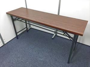 【売れ筋】早い者勝ち　折り畳みテーブル　W1500　D450　ブラウン木目
                        
                                    中古
            