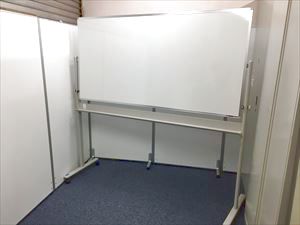 【会議室に必須】ホワイトボード（片面　自立）W1800
                        
                                    中古
            