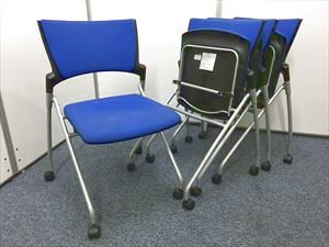 【セット商品】会議用ネスティングチェアー4脚セット　イトーキ　マノスシリーズ　ブルー
                        マノス
                                    中古
            