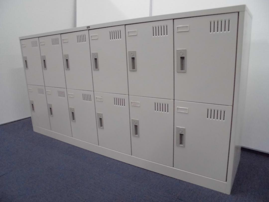 内田洋行｜12人用ロッカー(シューズボックス)｜幅1750mm×奥行380mm×高さ880mm｜6列2段
                        
                                    中古
            