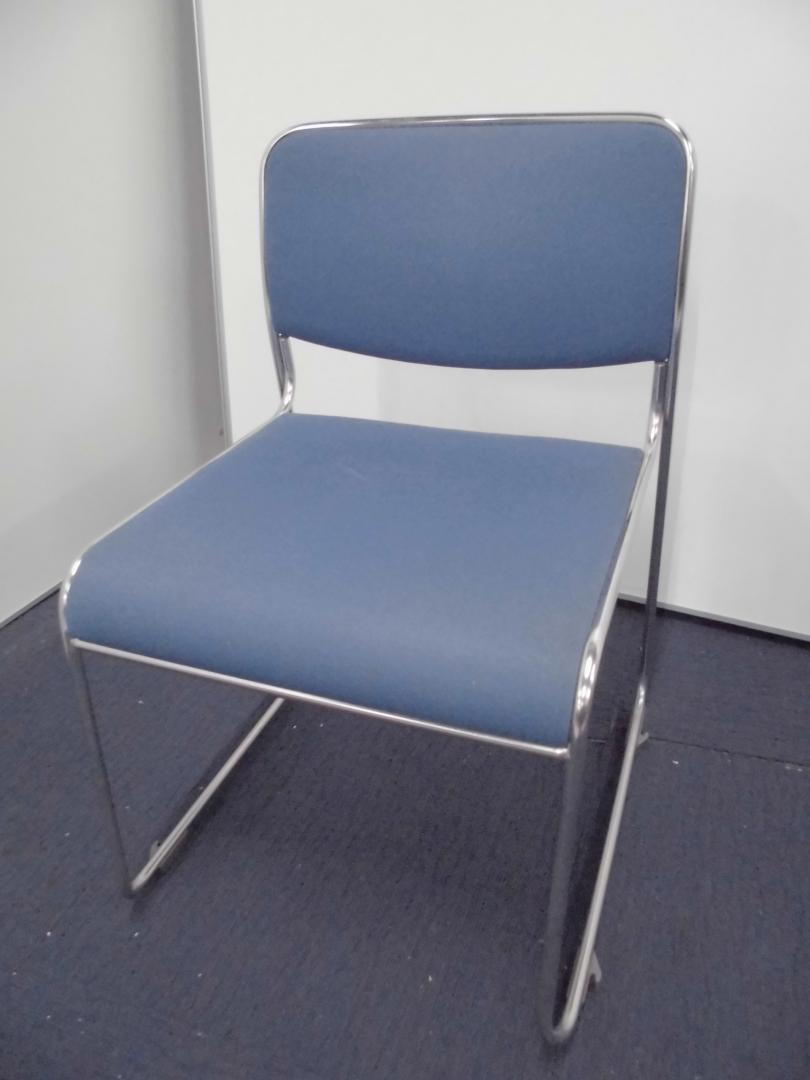 ブルーのシンプルなスタッキングチェア入荷しました！
                        
                                    中古
            