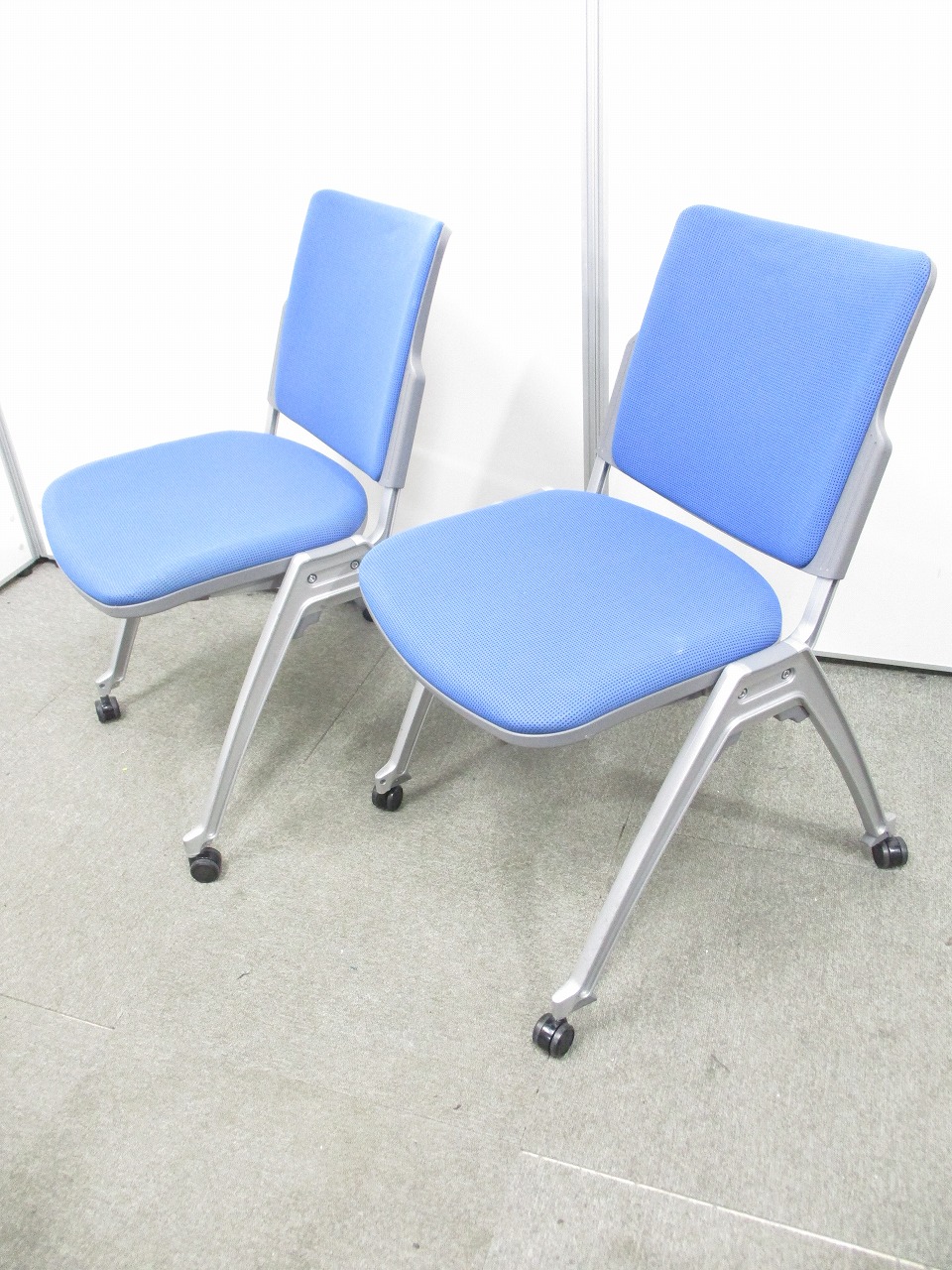 【２脚セット商品】重ねて収納可能な便利なスタッキングチェア！セット価格で１脚5500円
                        
                                    中古
            