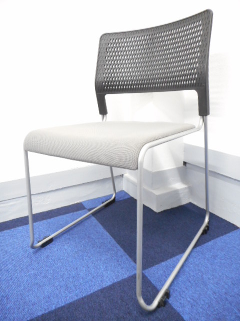 【KS】【30脚以上揃います！】[セミナーや研修スペースにいかがでしょうか]便利な打ち合わせ用ミーティングチェアが入荷です！スタッキングチェアですので収納面も便利！
                        
                                    中古
            