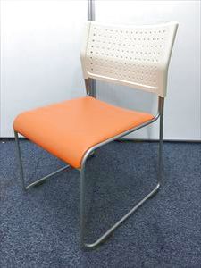 【定番会議用チェアー】スタッッキングチェアー　オレンジ　背：樹脂：ホワイト　座：ビニール：オレンジ
                        
                                    中古
            